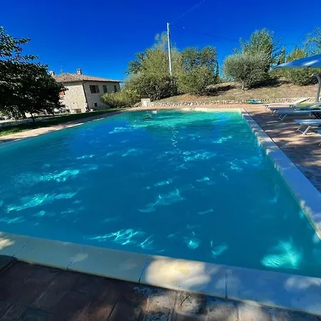 Todi By The Pool Villasleeps 10exclusive Poolwalk To Todi Restaurant Petroro