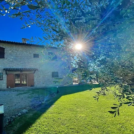 Отель Todi By The Pool Villasleeps 10exclusive Poolwalk To Todi Restaurant Petroro