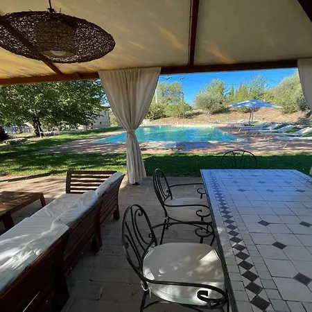 Todi By The Pool Villasleeps 10exclusive Poolwalk To Todi Restaurant Отель
