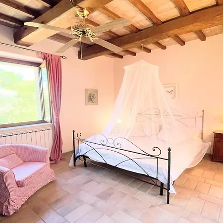 Отель Todi By The Pool Villasleeps 10exclusive Poolwalk To Todi Restaurant 4*