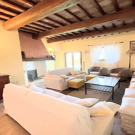 Отель Todi By The Pool Villasleeps 10exclusive Poolwalk To Todi Restaurant 4*