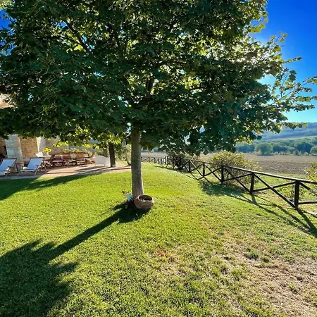 Отель Todi By The Pool Villasleeps 10exclusive Poolwalk To Todi Restaurant Petroro